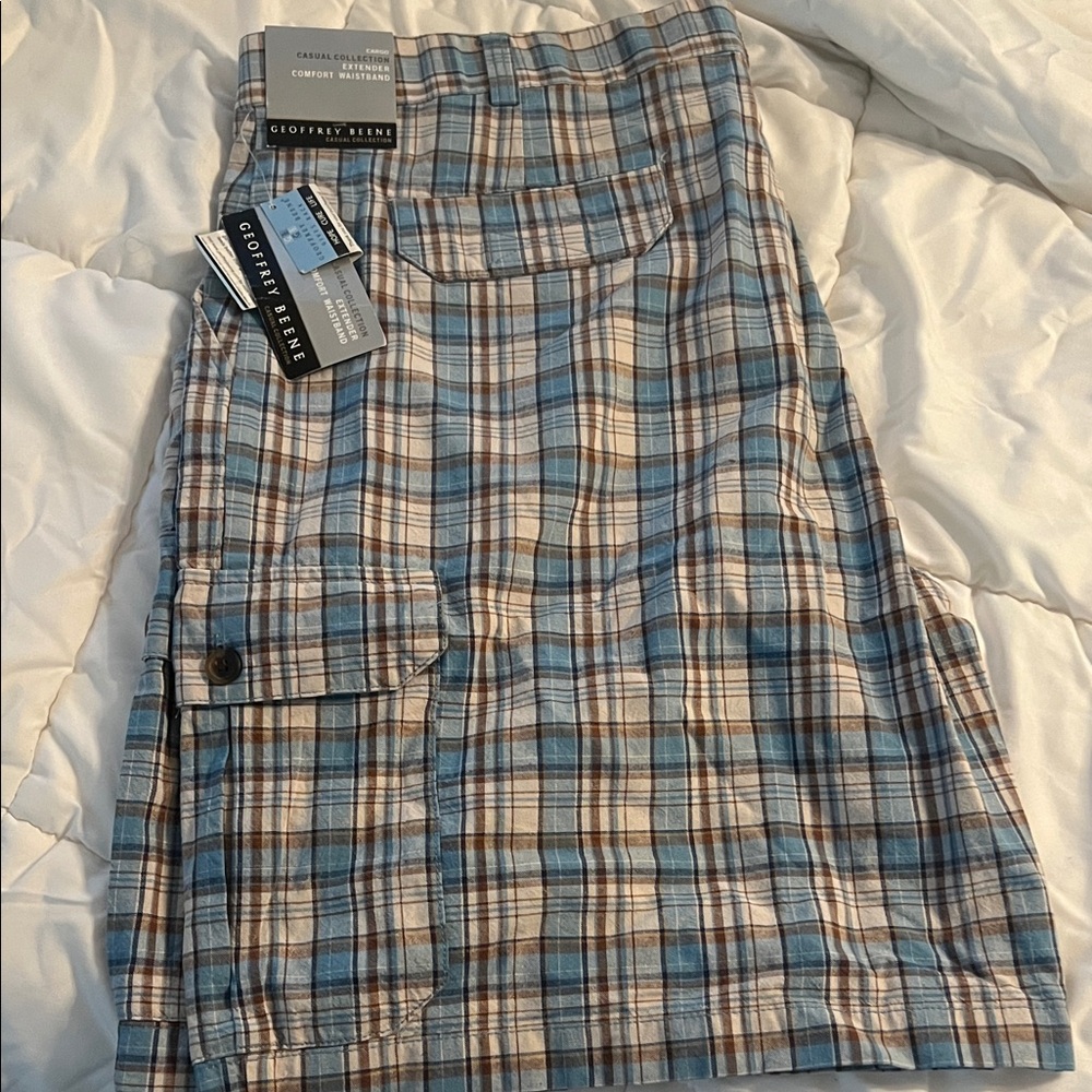Geoffrey Beene Men's Light Blue and Brown Plaid Cargo Shorts